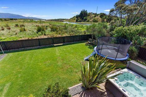 Photo of property in 11 Makora Road, Otaihanga, Paraparaumu, 5036