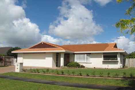 Photo of property in 32 Perotti Place, Conifer Grove, Takanini, 2112