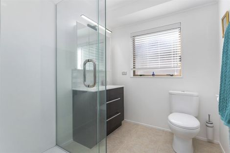 Photo of property in 13 Gilford Place, East Tamaki Heights, Auckland, 2016