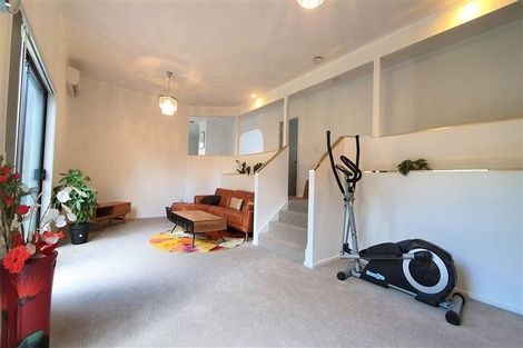 Photo of property in 12 Cherub Place, West Harbour, Auckland, 0618