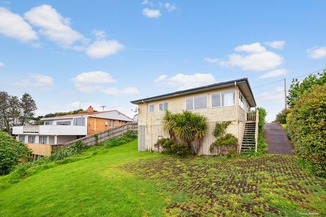 Photo of property in 320 Glenfield Road, Glenfield, Auckland, 0629