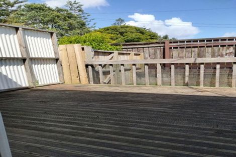 Photo of property in 42 Archibald Road, Kelston, Auckland, 0602