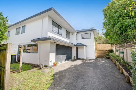 Photo of property in 2/9 Mossop Rise, Glenfield, Auckland, 0629