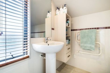 Photo of property in 1/48 Schnapper Rock Road, Schnapper Rock, Auckland, 0632