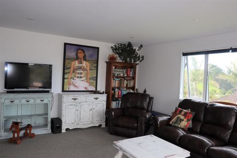 Photo of property in 32 Oxford Street, Whakapirau, Maungaturoto, 0583