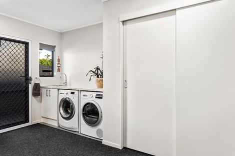 Photo of property in 21 Edgewater Grove, Whakatane, 3120