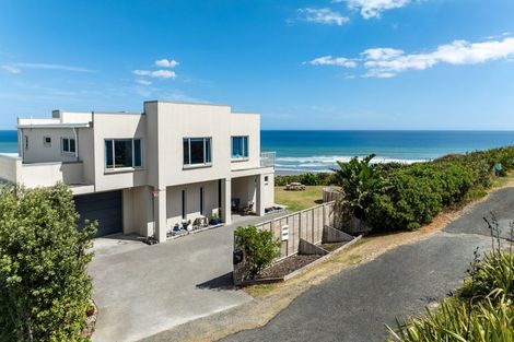 Photo of property in 20 Coates Avenue, Baylys Beach, Dargaville, 0377