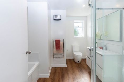 Photo of property in 8a Rosedale Place, Avonhead, Christchurch, 8042