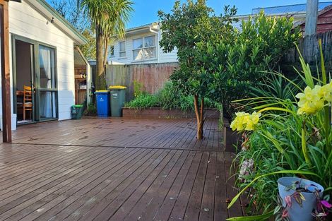 Photo of property in 19a Crystal Avenue, Glendene, Auckland, 0602