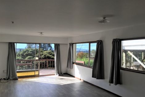 Photo of property in 637 Glenfield Road, Totara Vale, Auckland, 0629