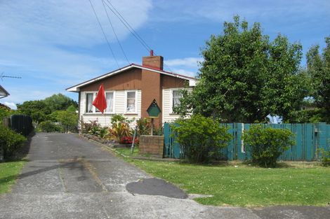 Photo of property in 18 Tarata Crescent, Mangere Bridge, Auckland, 2022
