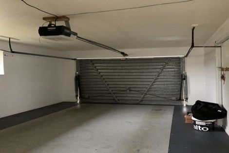 Photo of property in 28 Rewarewa Crescent, Waikanae, 5036