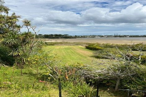 Photo of property in 1/15 Birkley Road, Bayswater, Auckland, 0622