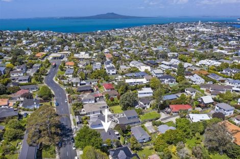 Photo of property in 2/24 Selwyn Crescent, Forrest Hill, Auckland, 0620