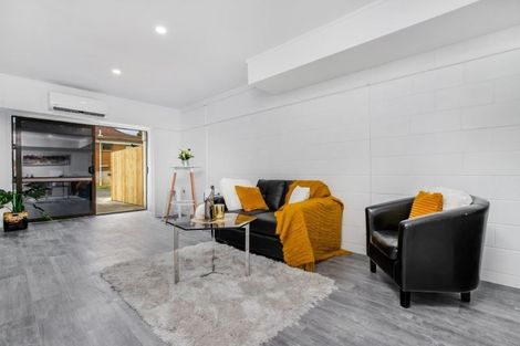 Photo of property in 2/1 Roys Road, Weymouth, Auckland, 2103