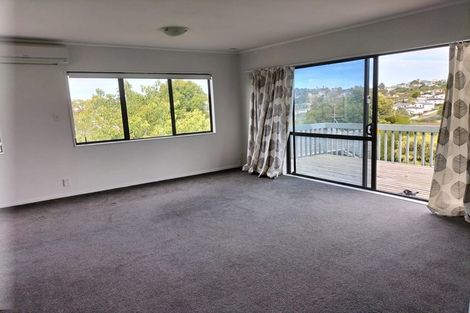 Photo of property in 1/84 Totaravale Drive, Totara Vale, Auckland, 0629