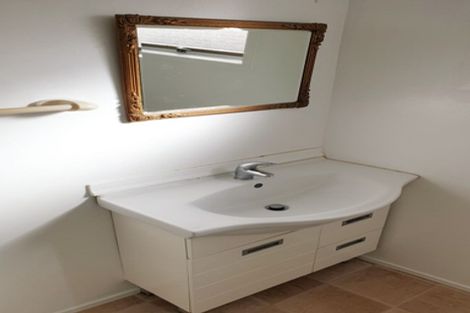 Photo of property in 1/856 East Coast Road, Northcross, Auckland, 0630