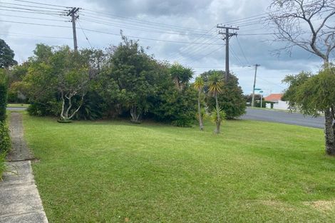 Photo of property in 1/2 Scarboro Terrace, Murrays Bay, Auckland, 0630