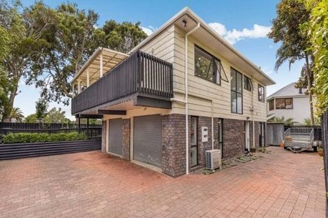 Photo of property in 2/187 Carnoustie Drive, Wattle Downs, Auckland, 2103