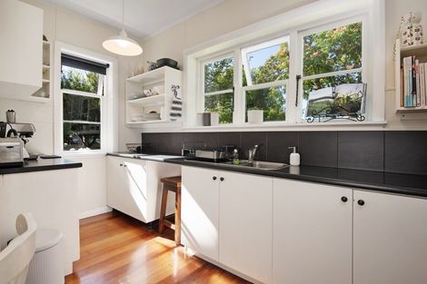 Photo of property in 76 Savage Crescent, West End, Palmerston North, 4412