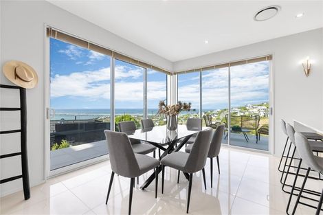 Photo of property in 4 Law Lane, Mount Pleasant, Christchurch, 8081