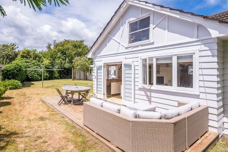 Photo of property in 16 Renown Road, Raumati South, Paraparaumu, 5032