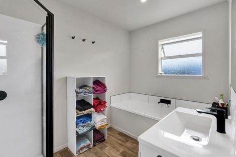 Photo of property in 4 Douglas Street, Hawera, 4610