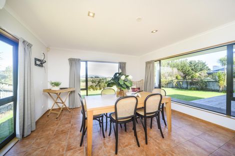 Photo of property in 122 Pacific Drive, Fitzherbert, Palmerston North, 4410