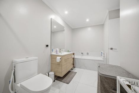 Photo of property in 117 Hobsonville Point Road, Hobsonville, Auckland, 0616
