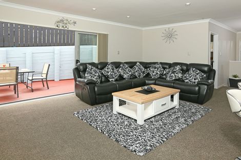 Photo of property in 16a Cedar Heights Avenue, Massey, Auckland, 0614