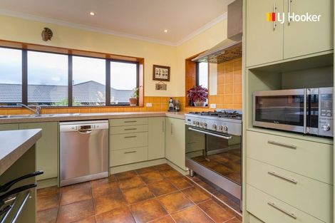 Photo of property in 41 Highgrove, Saint Clair, Dunedin, 9012