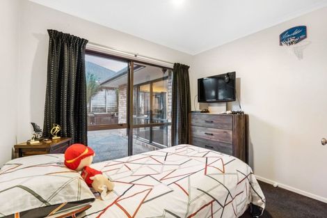 Photo of property in 3 Ebanjane Way, Clendon Park, Auckland, 2103