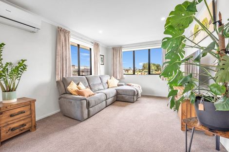 Photo of property in 10 Clanfield Way, Rolleston, 7615