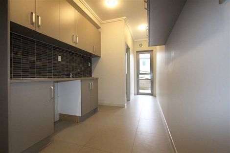 Photo of property in 8 Henriette Place, The Gardens, Auckland, 2105