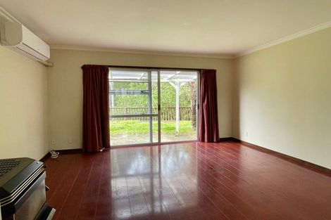 Photo of property in 11 Ravenstone Place, Chatswood, Auckland, 0626