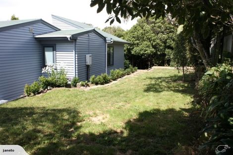 Photo of property in 52 Poto Road, Normandale, Lower Hutt, 5010
