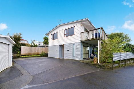 Photo of property in 1 Cron Avenue, Te Atatu South, Auckland, 0610
