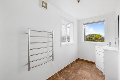 Photo of property in 1 Hammond Avenue, Hatfields Beach, Orewa, 0931