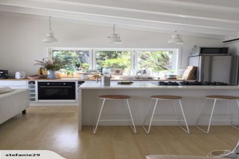 Photo of property in 121 Seaview Road, Piha, New Lynn, 0772