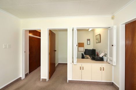 Photo of property in 243a Warwick Road, Mayfair, Hastings, 4122