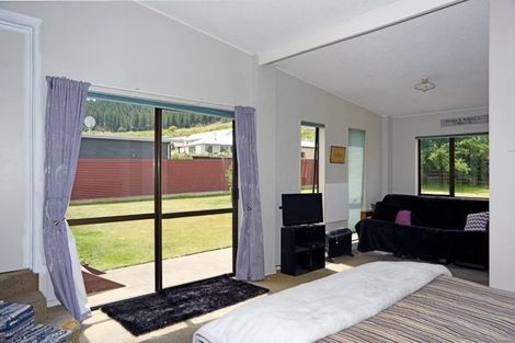 Photo of property in 82 Shields Street, Clyde, 9330