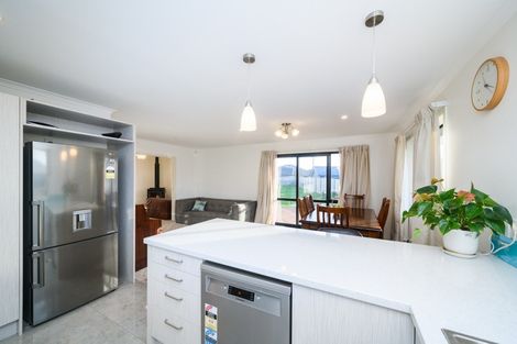 Photo of property in 19 Monaco Grove, Fitzherbert, Palmerston North, 4410