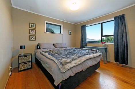 Photo of property in 55 La Rosa Street, Green Bay, Auckland, 0604