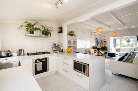 Photo of property in 102 Beach Road, Haumoana, 4102