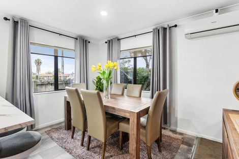 Photo of property in 21 Waterview Road West, Stanley Point, Auckland, 0624