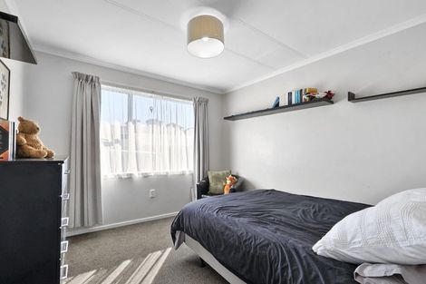 Photo of property in 4 Ward Place, Marfell, New Plymouth, 4310