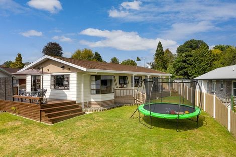 Photo of property in 29 Sheridan Crescent, Leamington, Cambridge, 3432