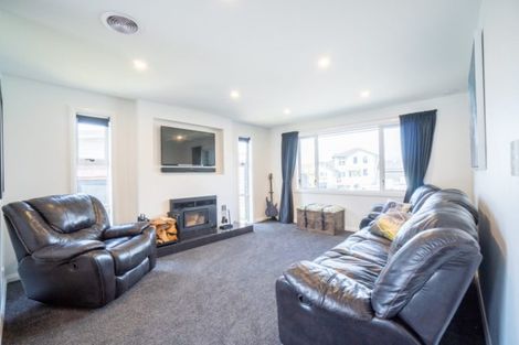 Photo of property in 103 Johnstone Drive, Fitzherbert, Palmerston North, 4410