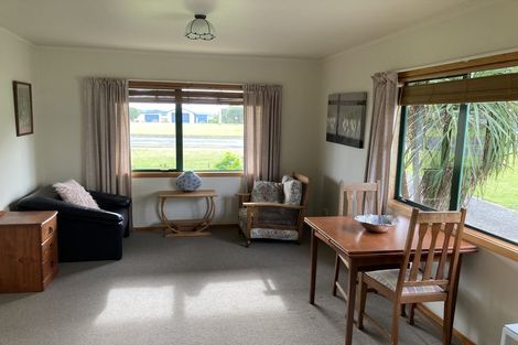 Photo of property in 166 Torkar Road, Clarks Beach, 2122