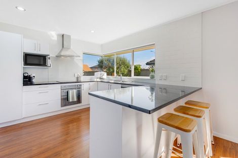 Photo of property in 2 Chale Place, Somerville, Auckland, 2014
